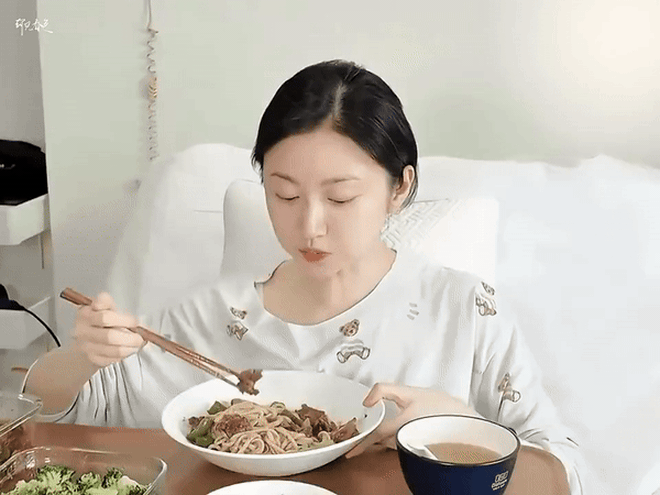 Mỹ nhân lấn lướt Lưu Diệc Phi trước khi đi ngủ làm đúng 1 việc, da đẹp như “cà filter”- Ảnh 9. Mỹ nhân lấn lướt Lưu Diệc Phi trước khi đi ngủ làm đúng 1 việc, da đẹp như “cà filter”- Ảnh 9.