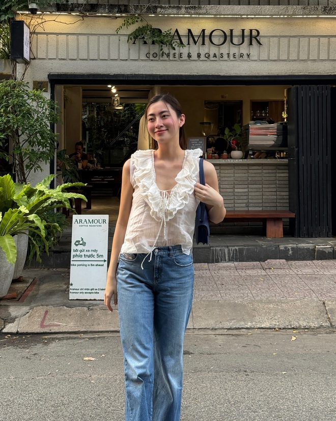 quanjeans1-0844 Lương Thùy Linh luôn gây ấn tượng với gu thời trang thanh lịch