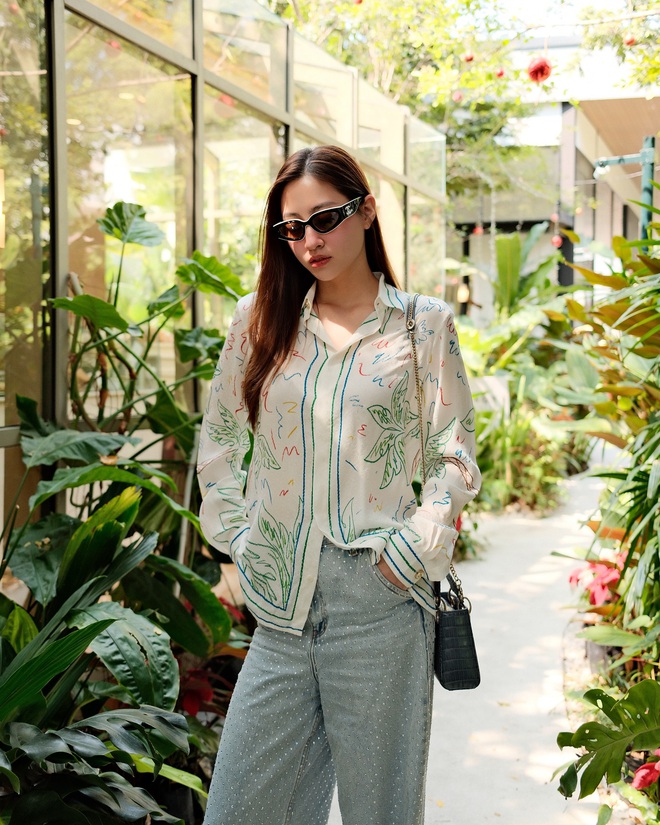 quanjeans2-0844 Những bộ trang phục đời thường của cô không chỉ đẹp mắt mà còn sành điệu