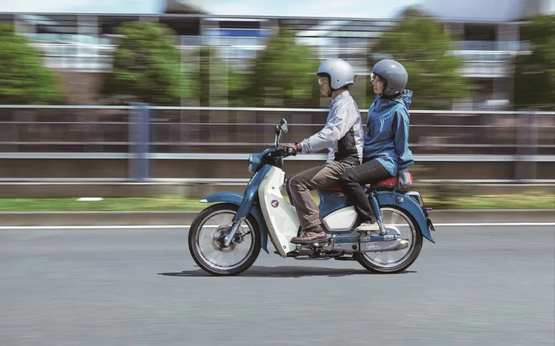 super-cub-125cc-3-png Chiều cao yên 780 mm phù hợp với vóc dáng của đa số người lái Việt Nam