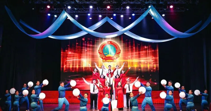 Tiết mục múa đạt giải nhất của TAND quận 8. Ảnh: SM tand-hai-cap-tai-tp-hcm-to-chuc-hoi-dien-van-nghe-4.jpg