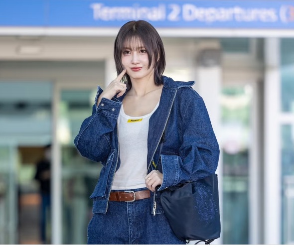 tuixach8-0815 Momo thường diện những thiết kế sporty, năng động.