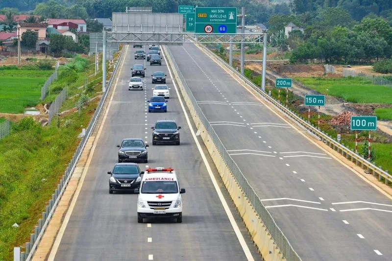 Vận tốc độ tối đa trên đường cao tốc là bao nhiêu?
