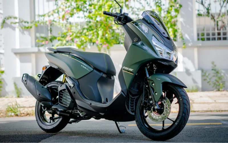 yamaha-lexi-3-png Yamaha Lexi 2025 duy trì kích thước tổng thể lý tưởng cho việc di chuyển trong đô thị với 1.968mm x 719mm x 1.138mm (Dài x Rộng x Cao)