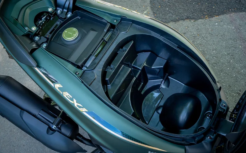 yamaha-lexi-9-png Cốp xe Yamaha Lexi 2025 khá rộng rãi