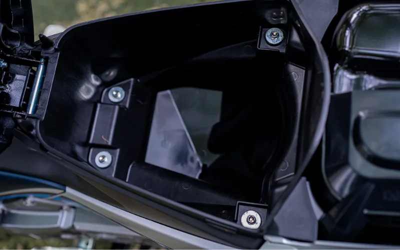 yamaha-sirius-7-png Về hệ thống an toàn, Yamaha Sirius 2025 được trang bị phanh cơ ở cả bánh trước và bánh sau trên phiên bản "Phanh cơ màu mới"