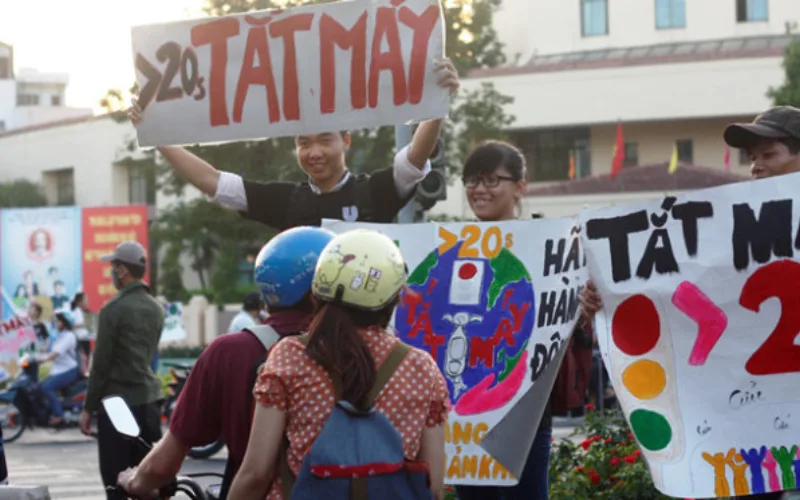 Tắt máy khi dừng đèn đỏ trên 20 giây