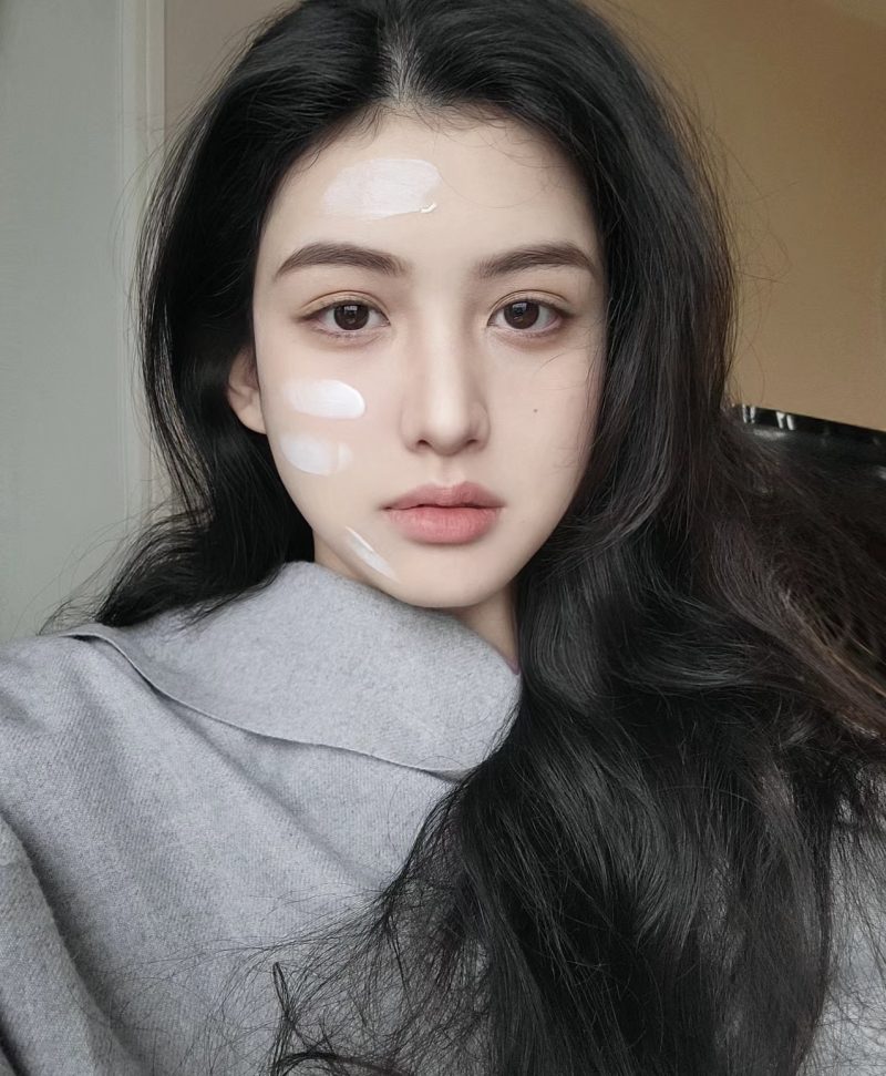 Top 5 kem chống nắng "hack tuổi", ở Việt Nam mua siêu dễ- Ảnh 3. Top 5 kem chống nắng "hack tuổi", ở Việt Nam mua siêu dễ- Ảnh 3.