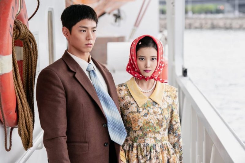 phongcach7-0844 IU hóa thân thành Oh Ae Sun với phong cách thay đổi theo từng giai đoạn cuộc đời.