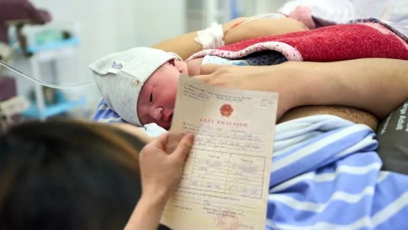 tai sao dat ten nuoc ngoai cho tre se khong duoc dang ky khai sinh cha me hien dai dat ten con phai biet 221152 jpg