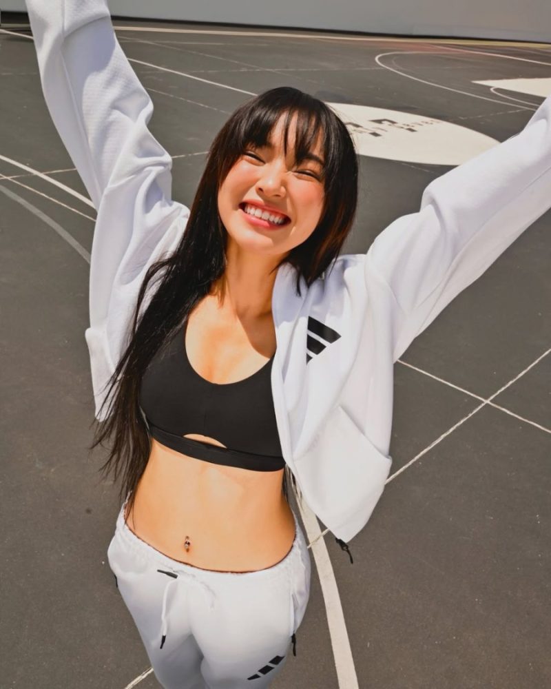 Đối với những ai yêu thích tập luyện ngoài trời, áo khoác có khóa kéo là một item đáng đầu tư.