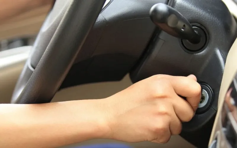 Bước 3: Khởi động xe ô tô