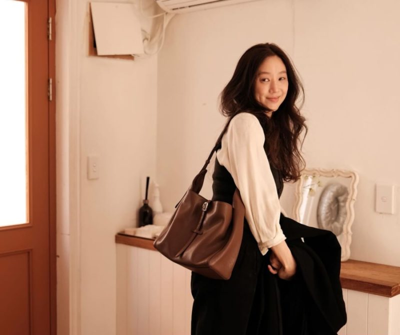 Túi xách không chỉ là phụ kiện tiện dụng mà còn là điểm nhấn giúp nâng tầm phong cách công sở.