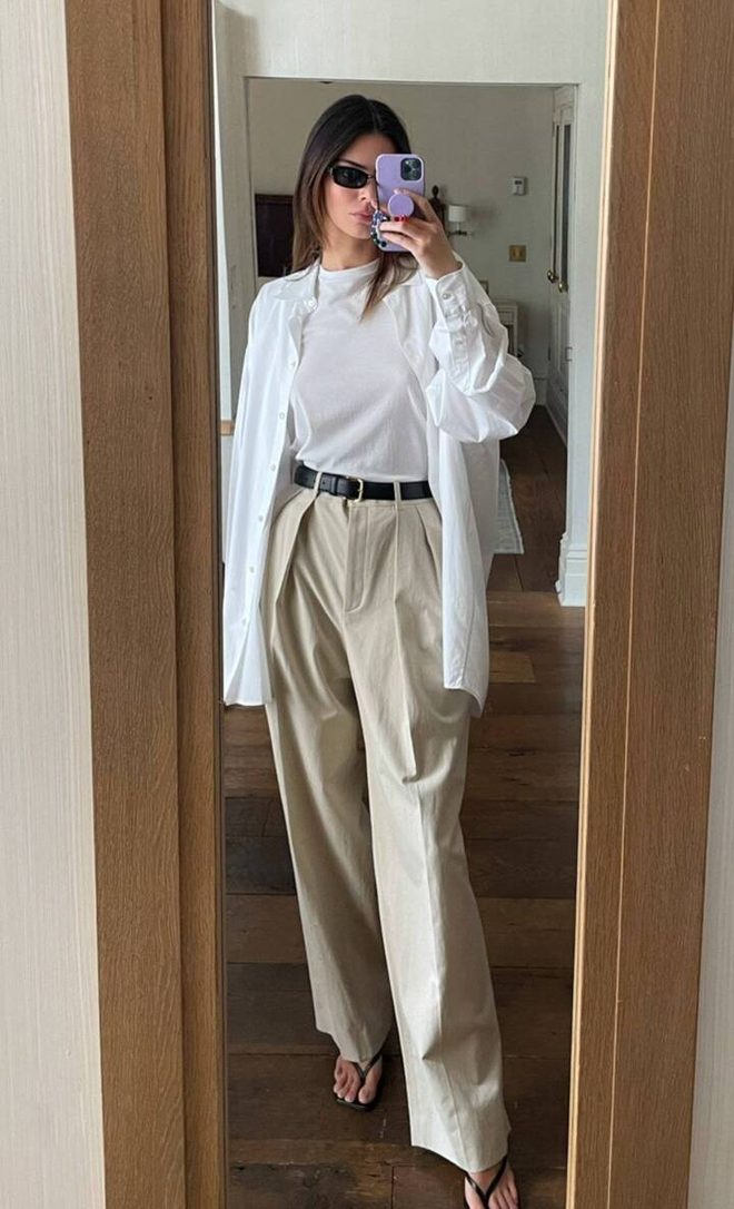 Khi kết hợp cùng áo len mỏng, áo blouse hoặc áo blazer, tổng thể trang phục sẽ thêm phần tinh tế.