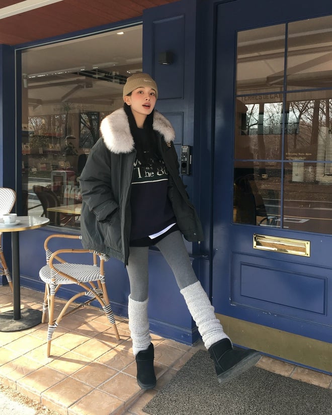 Những mẫu quần tất sheer hay phiên bản màu sắc độc đáo giúp bộ trang phục trở nên thú vị hơn.