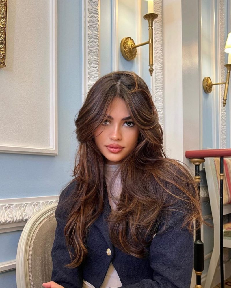 Những ai yêu thích mái tóc dài có thể thử kiểu tóc