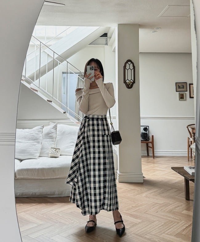 Sự phá cách trong kiểu dáng có thể khiến tổng thể trang phục trông rườm rà