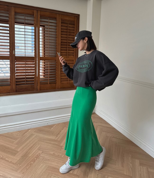 Váy đuôi cá với chất liệu mềm, co giãn quá mức cũng có thể tạo cảm giác thiếu trang nhã