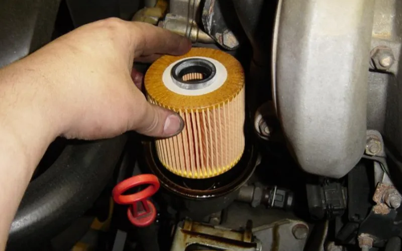 Bộ lọc dầu lắp sai hoặc hư hại