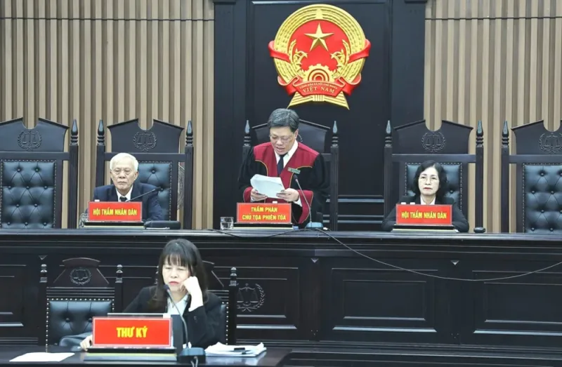 HĐXX tuyên án. Ảnh: HOÀNG HUY received_564694755927539.jpeg