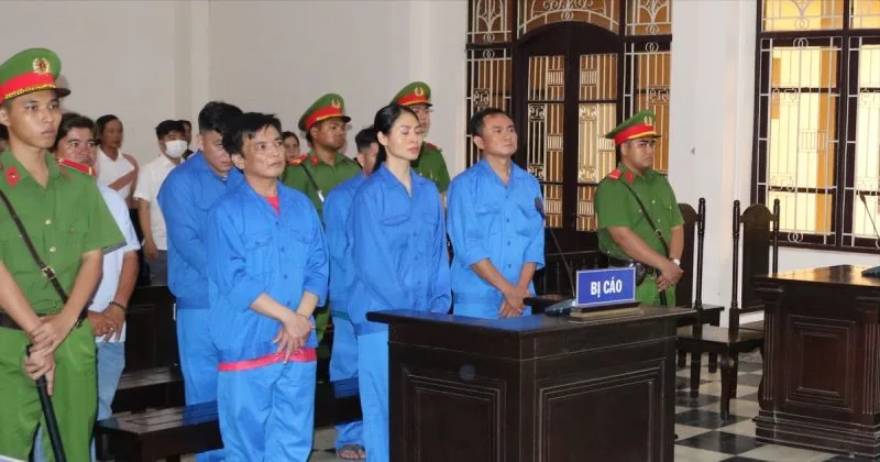 Các bị cáo trong vụ giả mạo trong công tác tại Trung tâm đăng kiểm xe cơ giới Trà Vinh lãnh án trung tâm đăng kiểm trà vinh giả mạo trong công tác