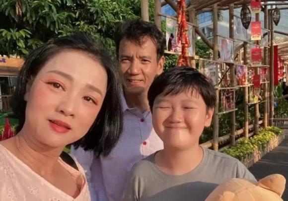 sao-viet-quyet-noi-dung-gi-trong-22hop-dong-hon-nhan22-truoc-khi-ket-hon-2-ngoisaovn-w713-h499-1500 NSƯT Mỹ Duyên và chồng là Việt kiều Đức tên Hoàng Công Phước kết hôn vào năm 2014 khi con trai đã 2 tuổi.