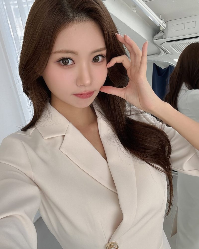 Những vùng da lão hóa nhanh mà phụ nữ ngoài 30 tuổi thường lơ là - Ảnh 1. Những vùng da lão hóa nhanh mà phụ nữ ngoài 30 tuổi thường lơ là - Ảnh 1.