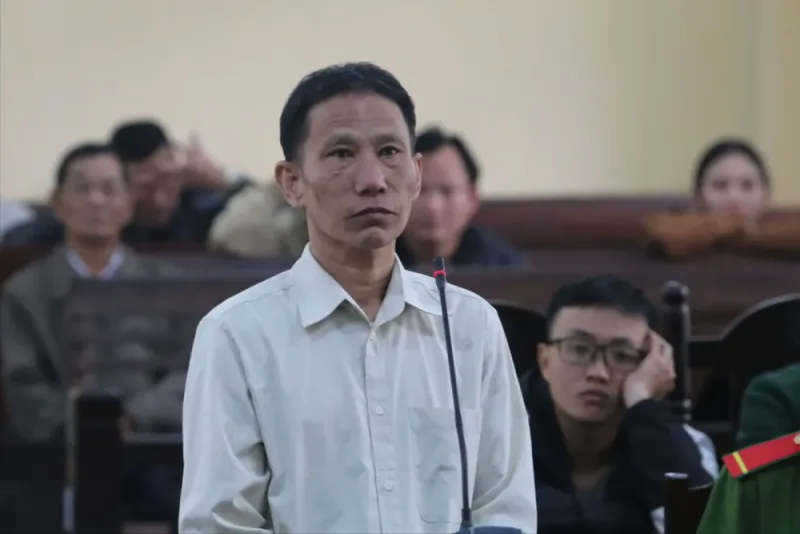 Vô cớ dùng búa đánh vào đầu làm bạn biển tử vong, bị cáo Bảy lãnh án 16 năm tù. Ảnh: TN