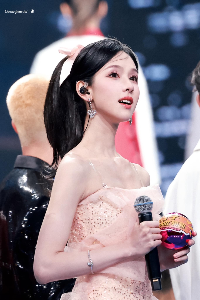 Hot lại clip mới vào nghề của đối thủ Chương Nhược Nam, có 1 điểm gây tiếc nuối- Ảnh 12.