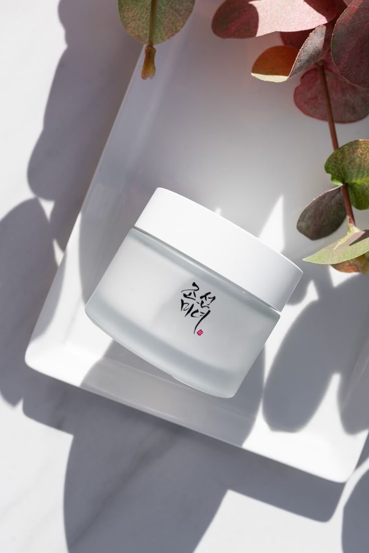 4 kem dưỡng nhẹ như mây dùng mùa hè rất sướng: Da ngậm nước, là phẳng nếp nhăn- Ảnh 1.