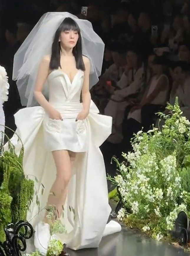 Vẻ ngoài khó tin của sao nữ ‘Tân dòng sông ly biệt’ - Ảnh 4.