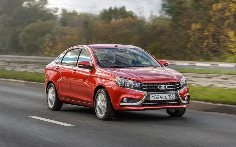 Lada Vesta được định vị là một mẫu sedan thuộc phân khúc B
