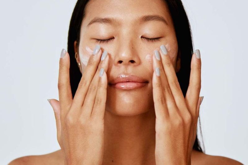 cach-dung-retinol-0907 Nhiều người khi mới sử dụng retinol thường nóng vội, muốn đạt hiệu quả nhanh nên chọn nồng độ cao ngay từ đầu.