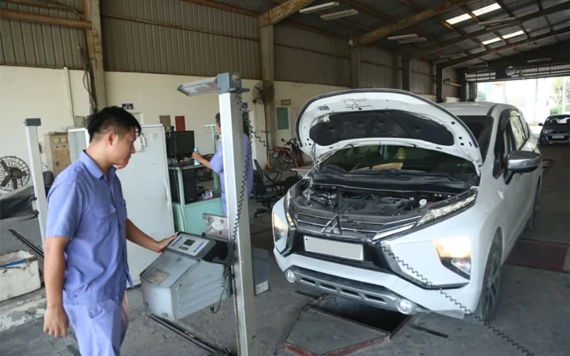 Chi phí đăng kiểm xe ô tô 7 chỗ mỗi năm là: 250.000đ + 437.000đ + 1.560.000đ + 50.000đ = 2.297.000đ/năm