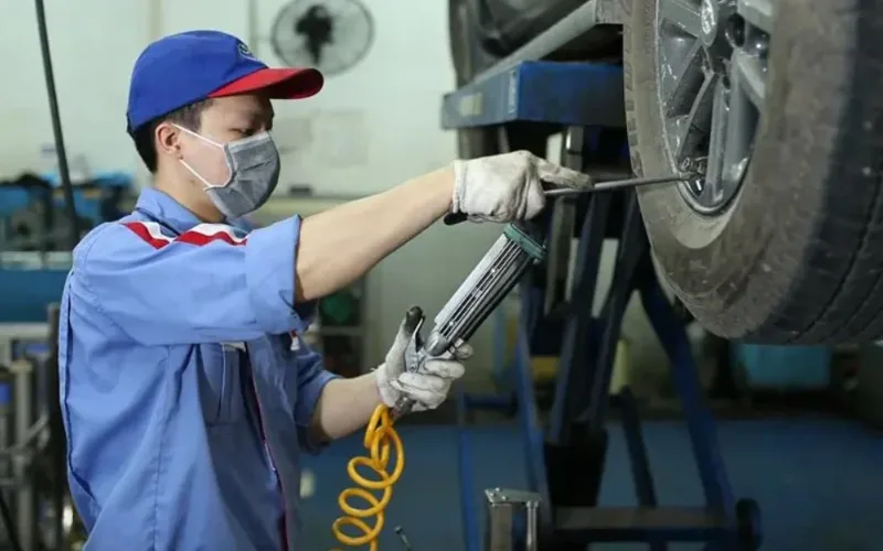 Xe ô tô 5 chỗ và 7 chỗ có chu kỳ đăng kiểm 6 tháng, 12 tháng, 24 tháng/lần, tùy vào số năm sản xuất của xe.