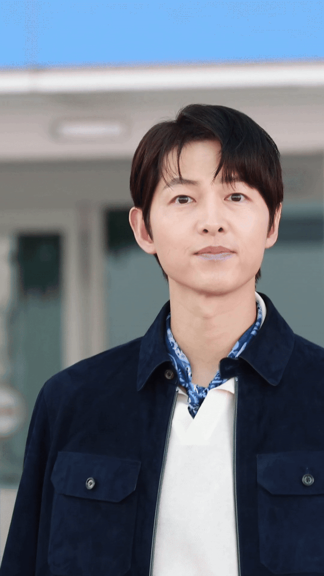 Song Joong Ki xuống sắc không phanh- Ảnh 2.