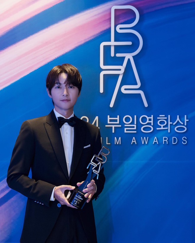 Song Joong Ki xuống sắc không phanh- Ảnh 6.