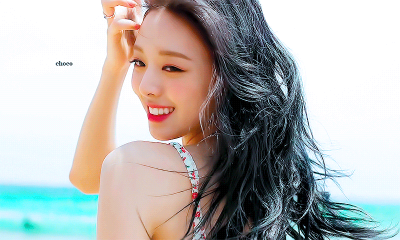 8 cách siêu dễ giúp mái tóc ngày nào cũng bóng mượt, óng ánh như mật ong - Ảnh 3.