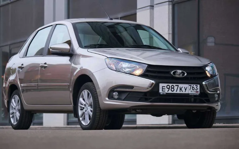 Lada Granta 2025 sở hữu kích thước tổng thể theo chiều dài x rộng x cao lần lượt là 4.260 x 1.700 x 1.500 (mm)