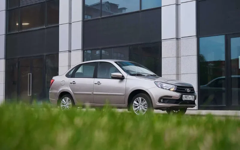 Mâm xe 14 inch có cấu tạo đa chấu trên Granta 2025