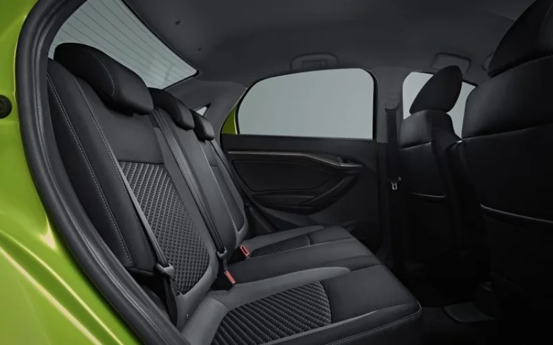 lada-vesta-10-png Hàng ghế 2 khá rộng rãi và thoáng treenn Lada Vesta 2025