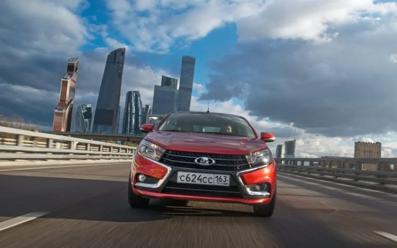 lada-vesta-5-png Lada Vesta 2025 được cung cấp năng lượng bởi khối động cơ xăng dung tích 1.6 lít, sản sinh công suất tối đa 106 mã lực