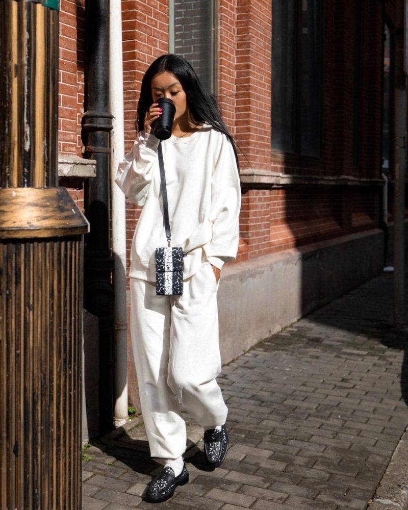 mon-do5-0830 Mùa Thu-Đông lại nhường chỗ cho sự lên ngôi của vải nỉ, tweed và chất liệu dệt kim ấm áp.