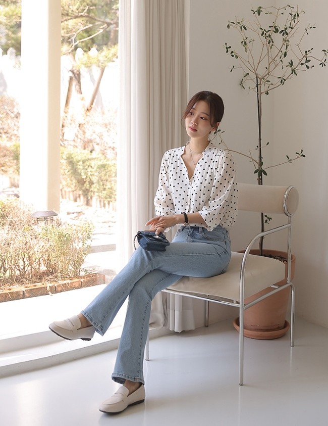 Chiếc áo kiểu cách vừa phải mới là lựa chọn của các quý cô đang hướng tới hình tượng trưởng thành, thời thượng.