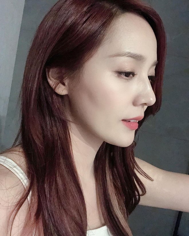 muidep2-0854 Sống mũi của Eugene vẫn được đánh giá là cân đối và giúp tổng thể khuôn mặt trông thanh lịch hơn.