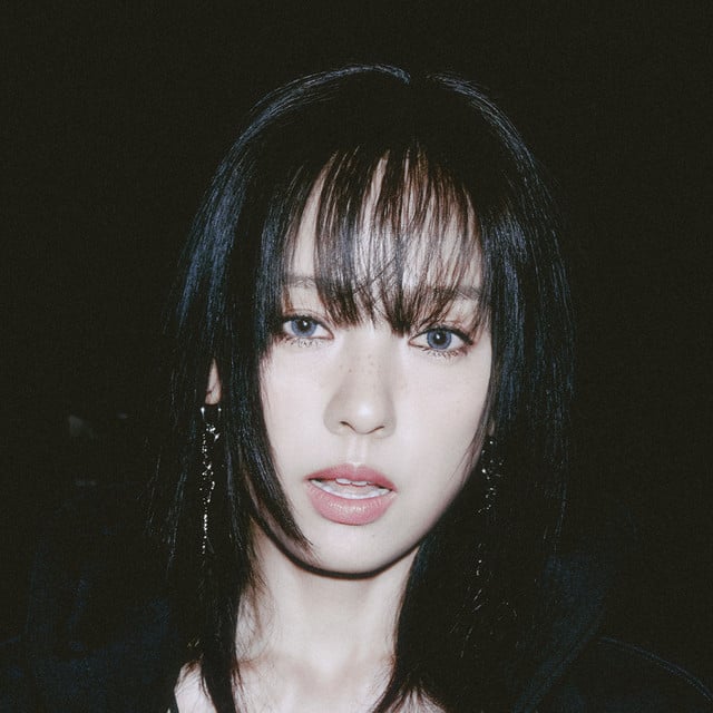 muidep3-0854 Chiếc mũi cao, đầu mũi thanh thoát chính là yếu tố giúp cô có thể “cân” mọi phong cách