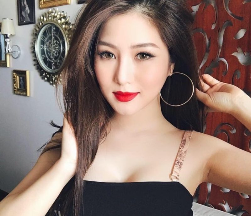 Hơn 1 năm chính thức bước vào showbiz, Hương Tràm đã “tậu” được xế hộp gần 700 triệu