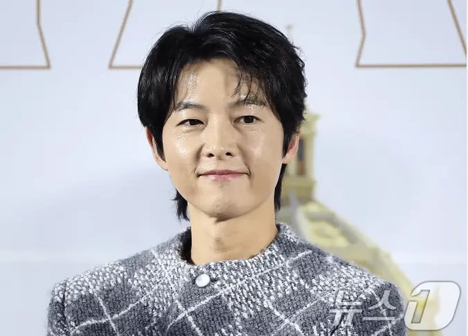 Song Joong Ki xuống sắc không phanh- Ảnh 4.