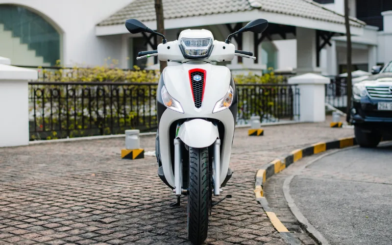 Piaggio Medley tiếp tục nhận được đánh giá tích cực về thiết kế phần yếm xe có kích thước rộng rãi