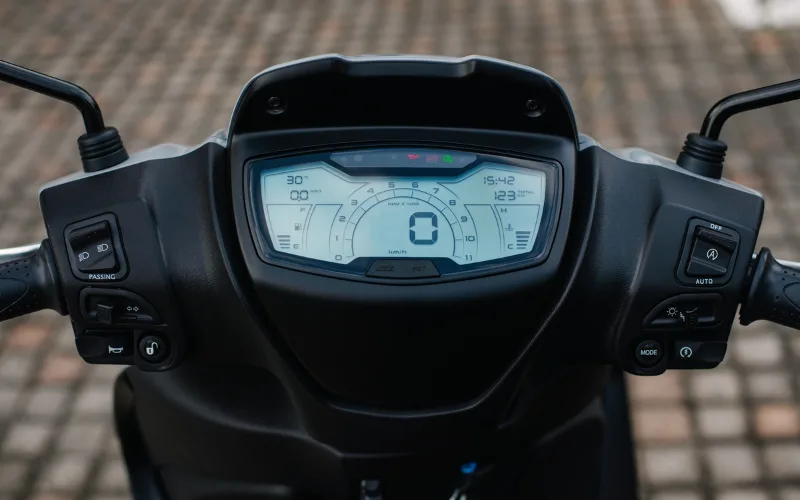 Màn hình hiển thị LCD trên Piaggio Medley 2025